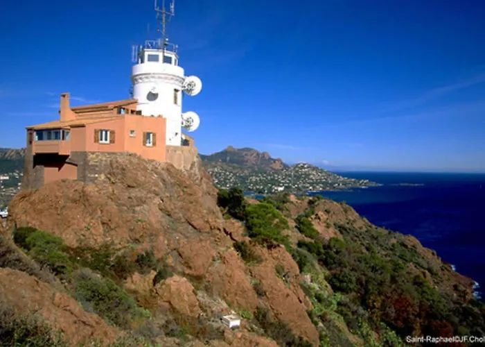 Mezzanine Avec Jardin Privatif, Parking Et Clim - Saint-raphael - Fr-1-226a-81 Апартаменты *