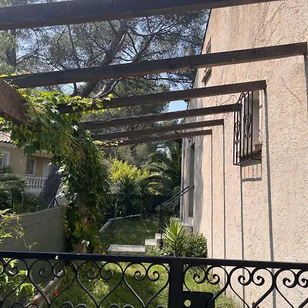 Mezzanine Avec Jardin Privatif, Parking Et Clim - Saint-raphaël - Fr-1-226a-81 *