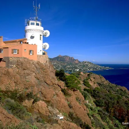 Mezzanine Avec Jardin Privatif, Parking Et Clim - Saint-raphaël - Fr-1-226a-81 Appartement *