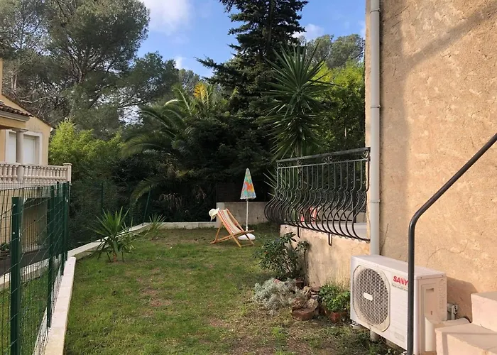 Mezzanine Avec Jardin Privatif, Parking Et Clim - Saint-raphael - Fr-1-226a-81 *