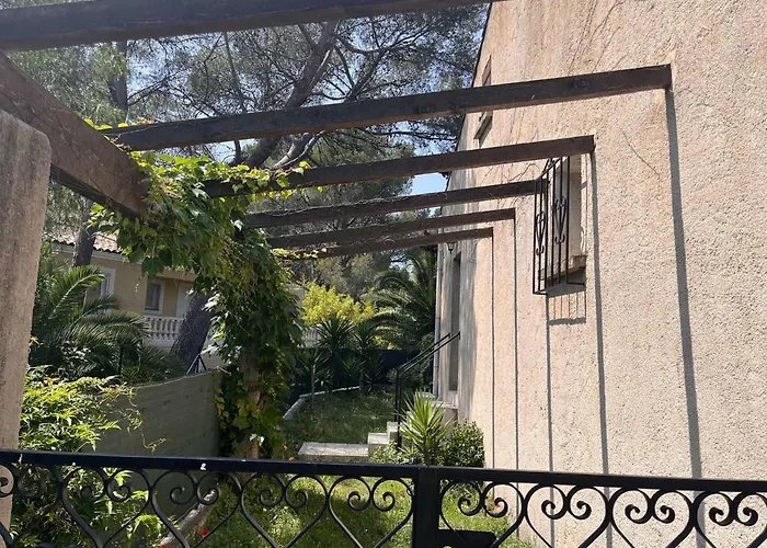 Mezzanine Avec Jardin Privatif, Parking Et Clim - Saint-raphael - Fr-1-226a-81 *