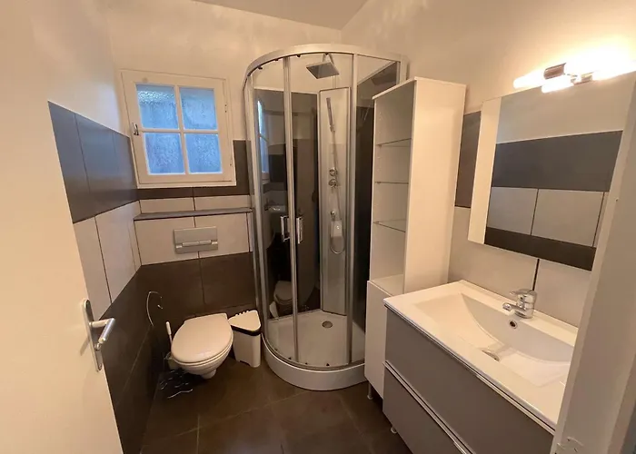 Apartment Mezzanine Avec Jardin Privatif, Parking Et Clim - Saint-raphael - Fr-1-226a-81 *